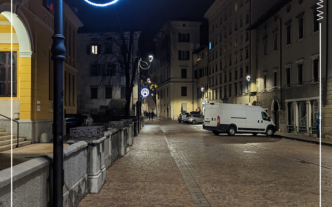 Soggetti luminosi a palo