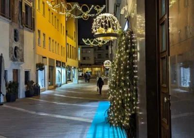 Decorazione fioriere con sfere luminose tridimensionali